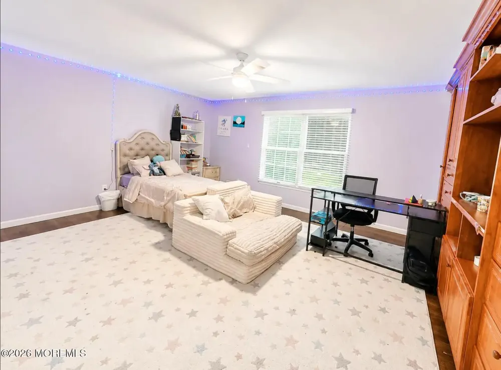 5 Hemlock Lane Holmdel, NJ 07733