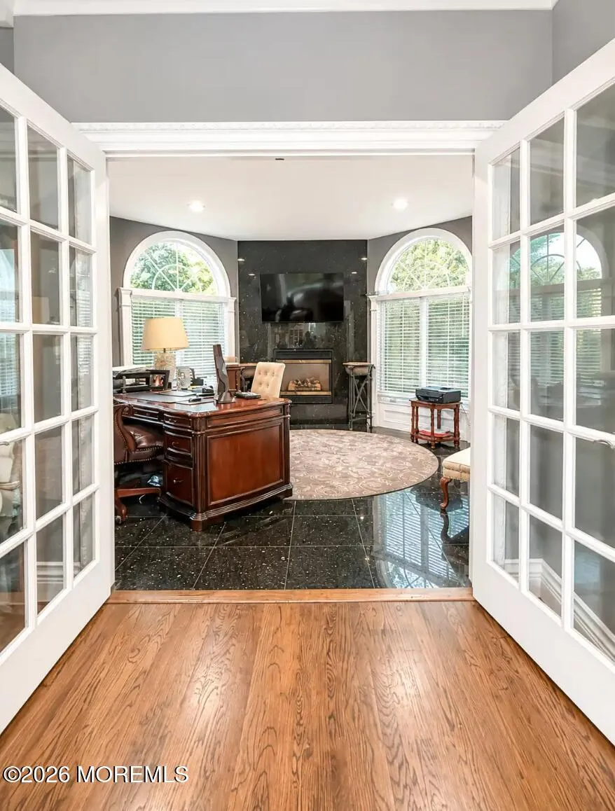 5 Hemlock Lane Holmdel, NJ 07733