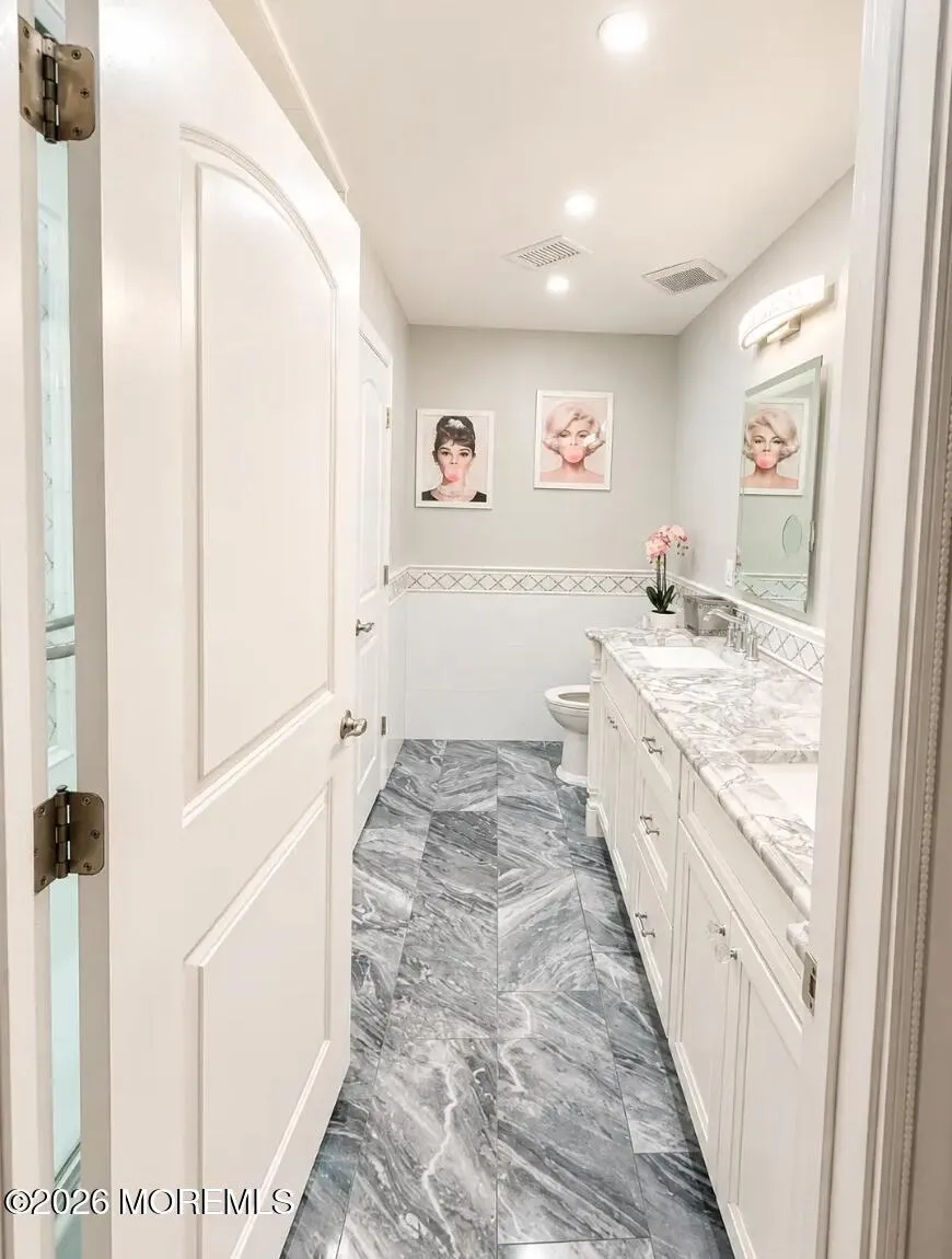 5 Hemlock Lane Holmdel, NJ 07733