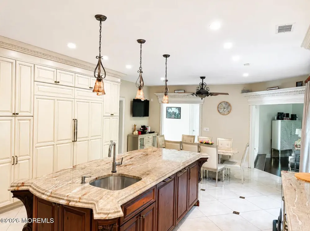 5 Hemlock Lane Holmdel, NJ 07733