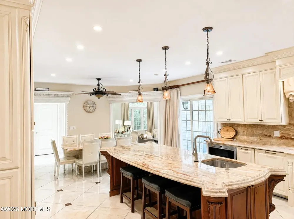 5 Hemlock Lane Holmdel, NJ 07733