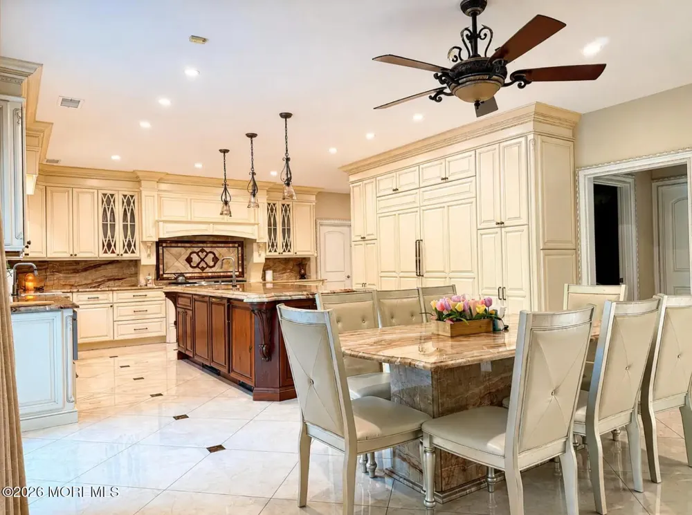 5 Hemlock Lane Holmdel, NJ 07733