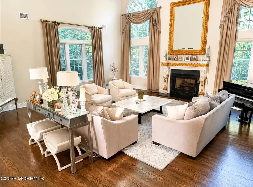 5 Hemlock Lane Holmdel, NJ 07733
