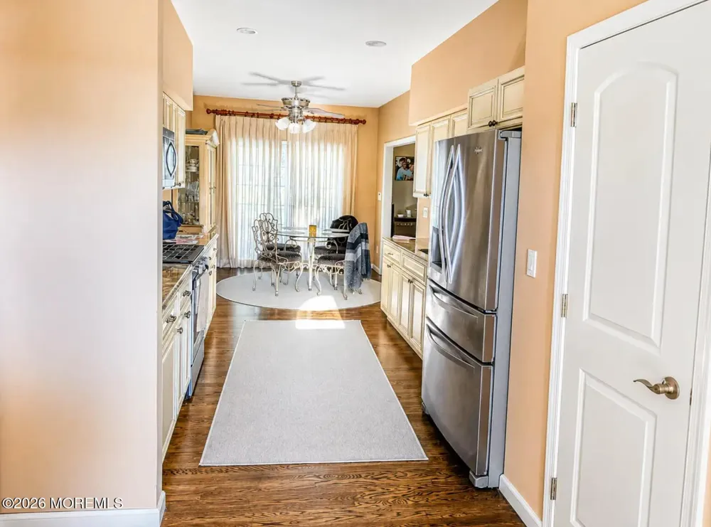 5 Hemlock Lane Holmdel, NJ 07733