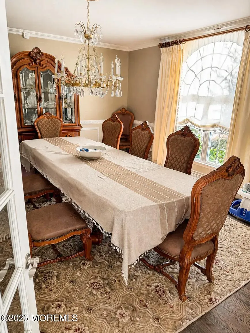 5 Hemlock Lane Holmdel, NJ 07733
