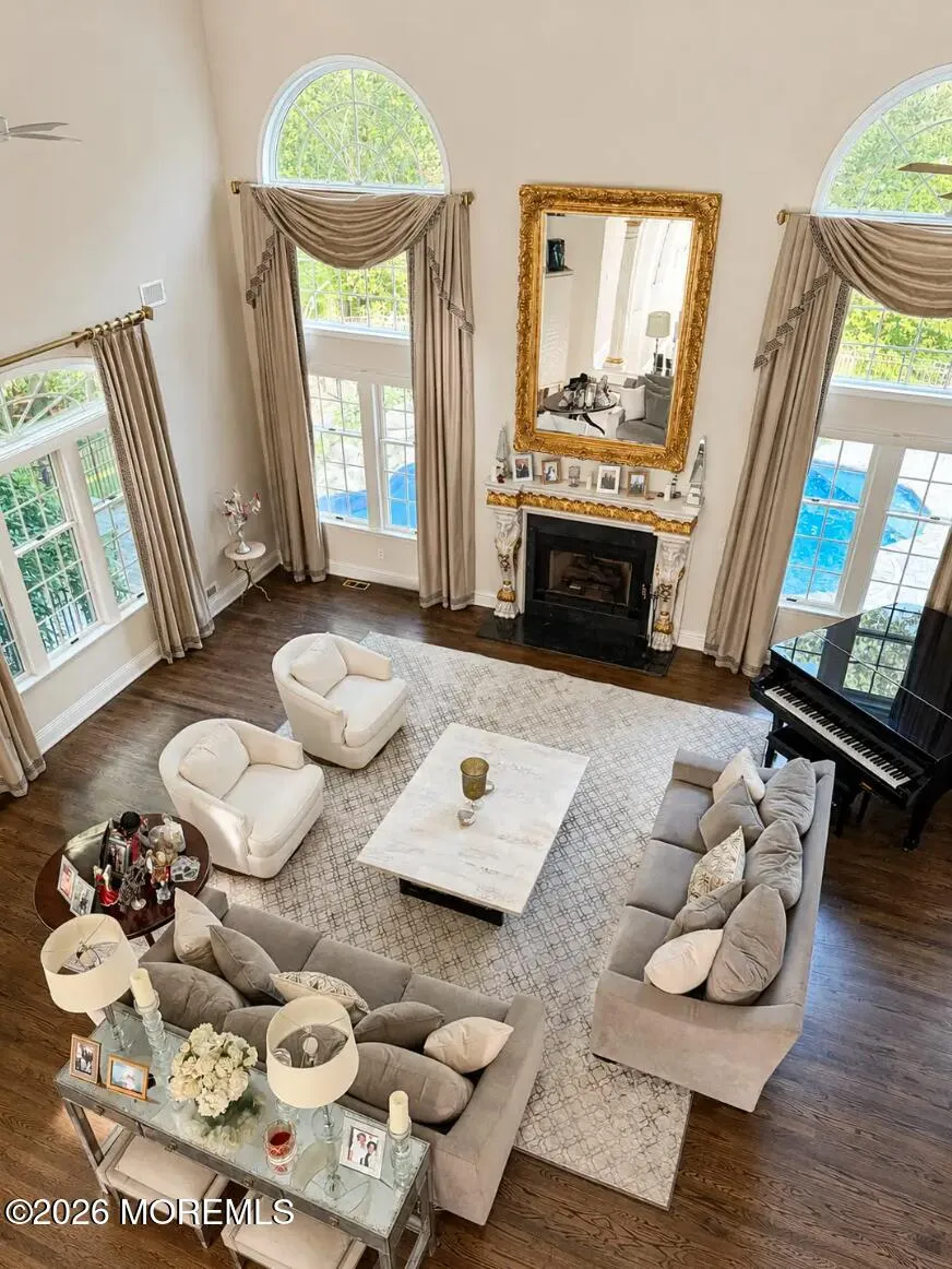 5 Hemlock Lane Holmdel, NJ 07733