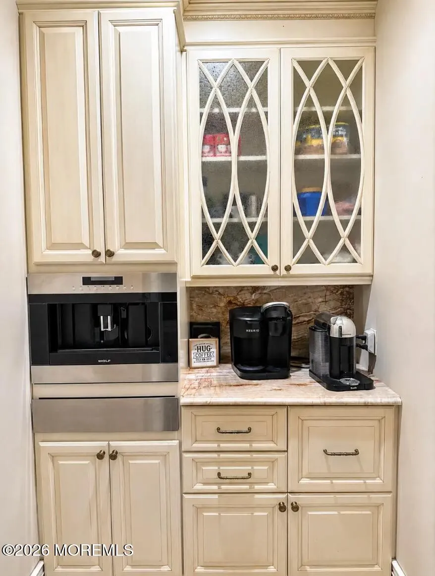 5 Hemlock Lane Holmdel, NJ 07733