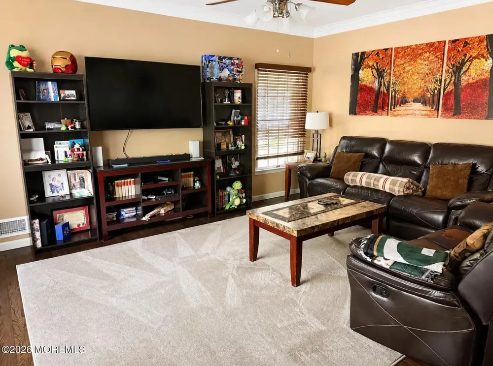 5 Hemlock Lane Holmdel, NJ 07733