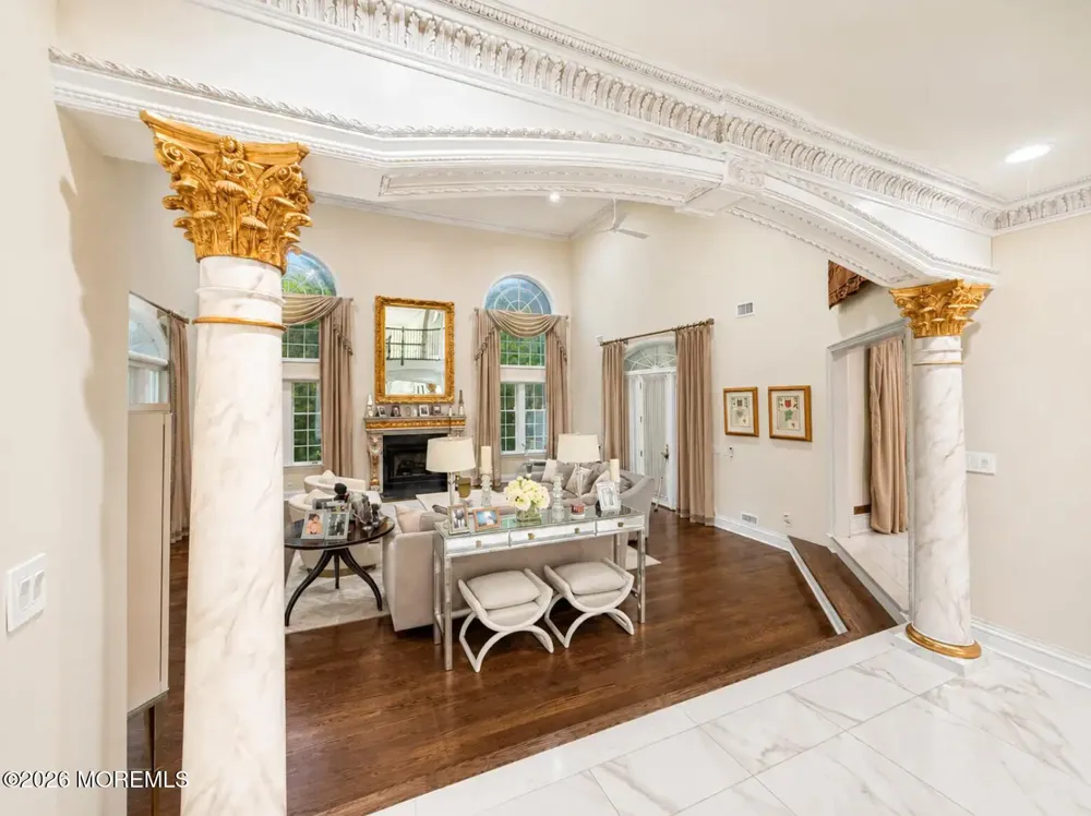 5 Hemlock Lane Holmdel, NJ 07733