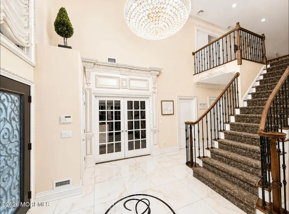 5 Hemlock Lane Holmdel, NJ 07733