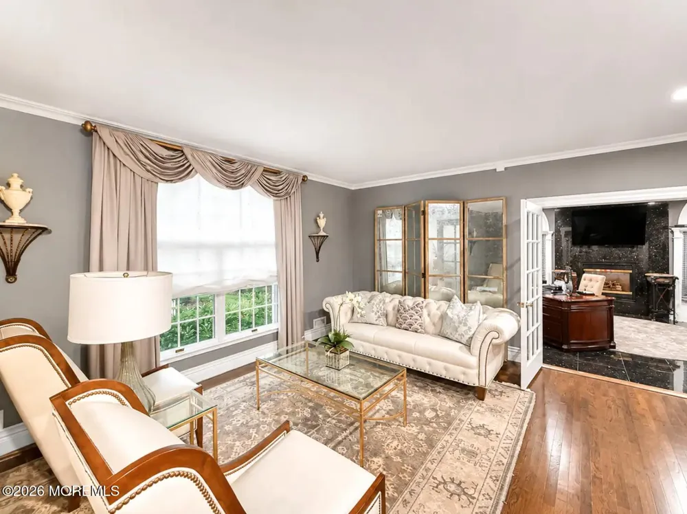 5 Hemlock Lane Holmdel, NJ 07733