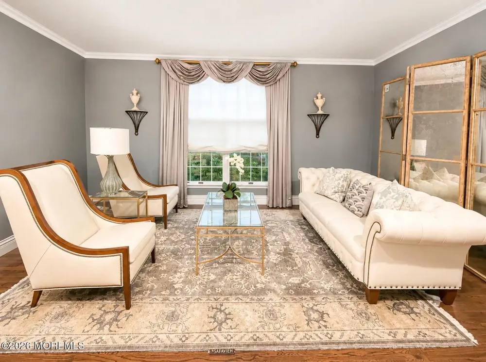 5 Hemlock Lane Holmdel, NJ 07733