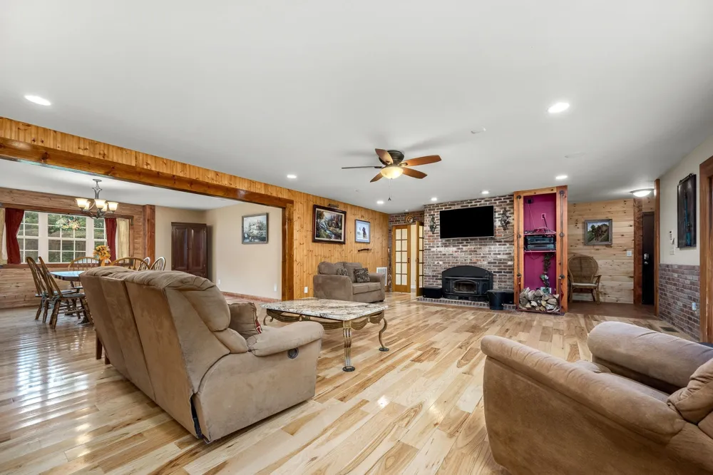 745 UNION RIDGE ROAD Wartrace, TN 37183