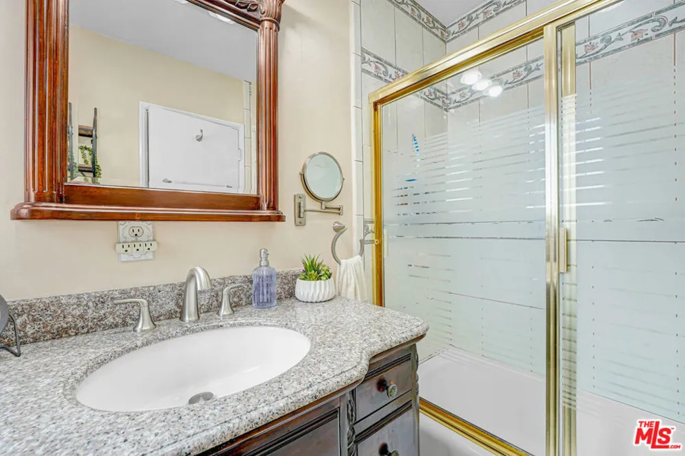 7523 Ontario Street Burbank, CA 91504