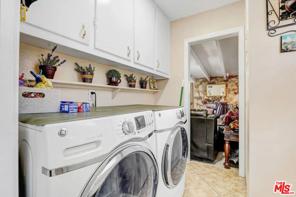 7523 Ontario Street Burbank, CA 91504