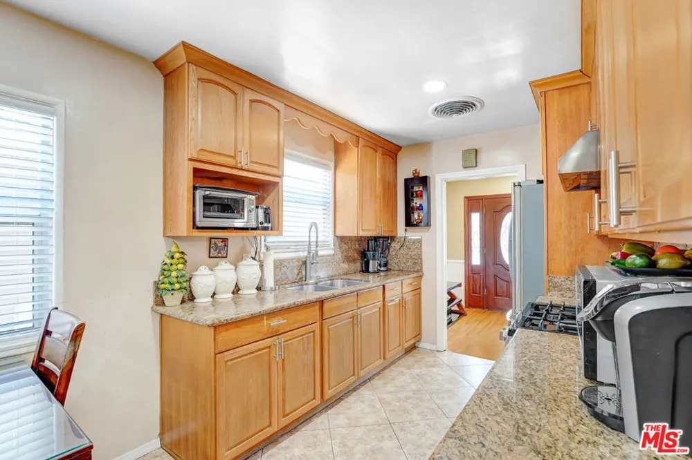 7523 Ontario Street Burbank, CA 91504