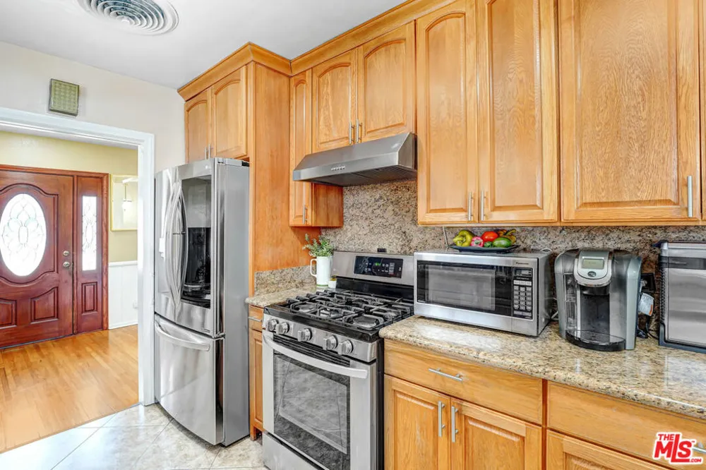 7523 Ontario Street Burbank, CA 91504