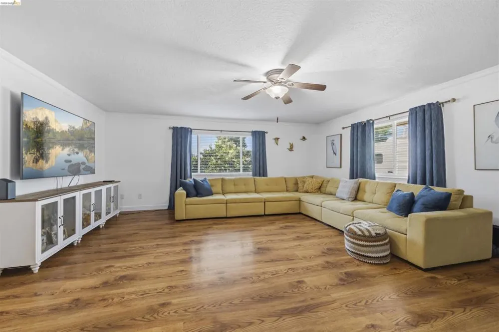 1042 Walnut St Oakdale, CA 95361