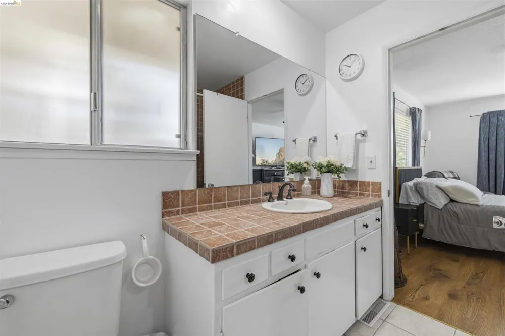 1042 Walnut St Oakdale, CA 95361