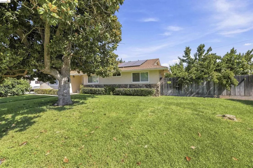1042 Walnut St Oakdale, CA 95361