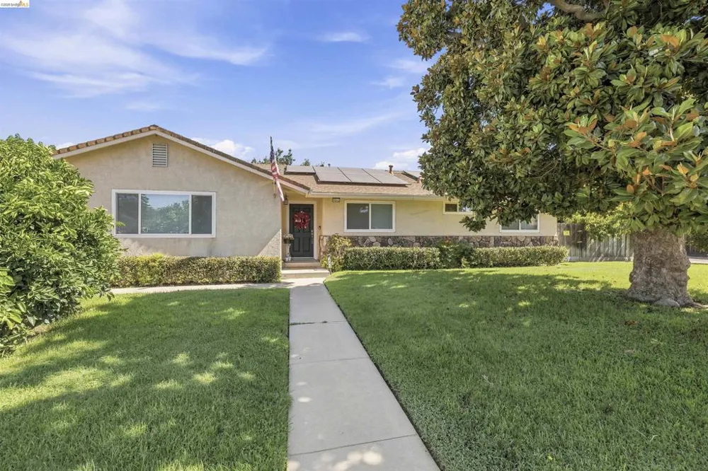 1042 Walnut St Oakdale, CA 95361