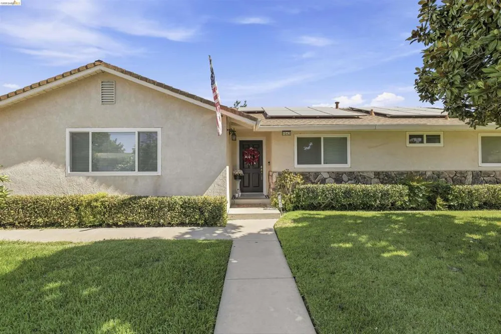 1042 Walnut St Oakdale, CA 95361