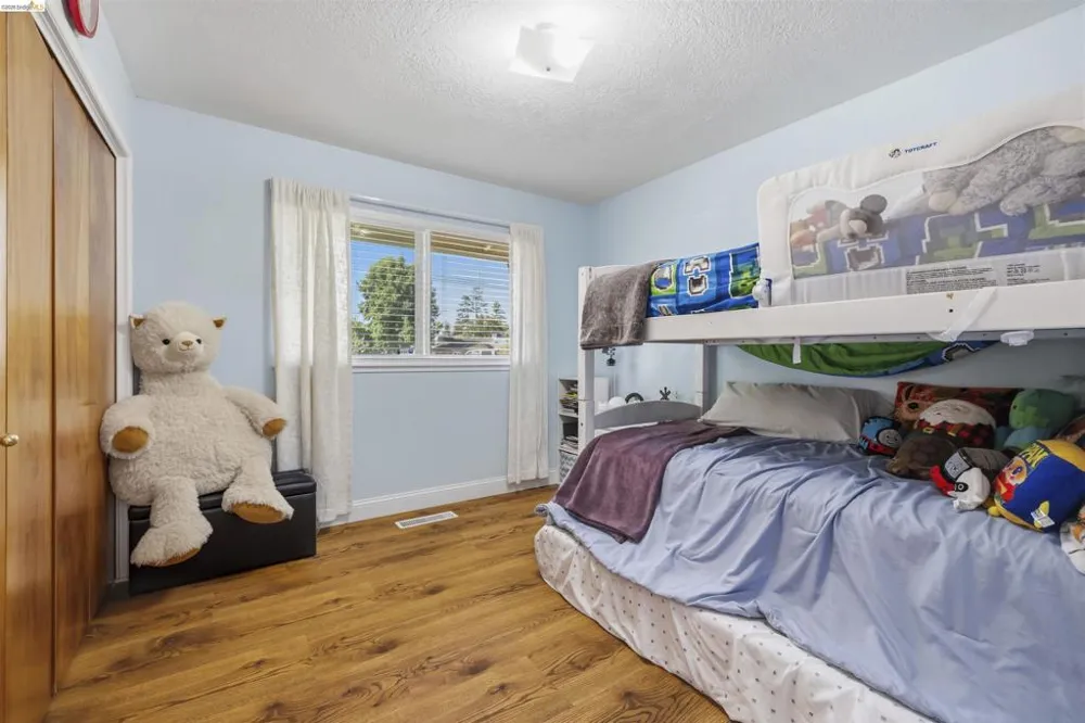 1042 Walnut St Oakdale, CA 95361