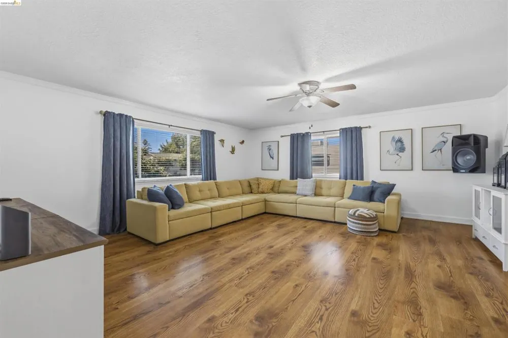 1042 Walnut St Oakdale, CA 95361