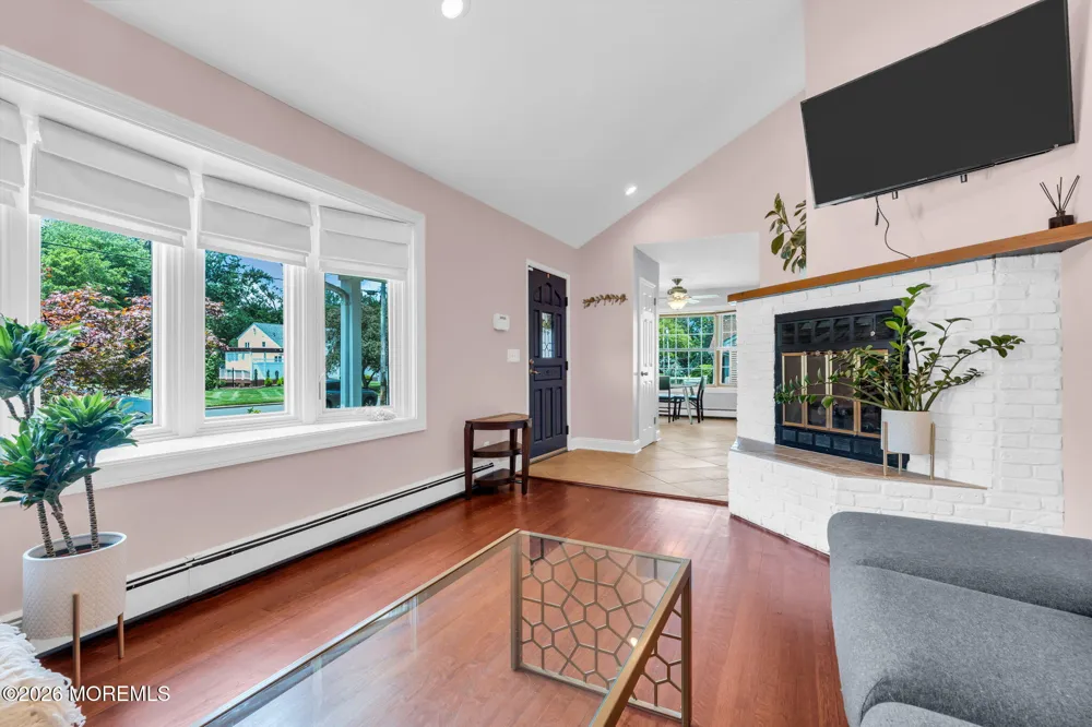 10 Homestead Place Holmdel, NJ 07733