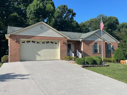 985 E Brentwood Drive
