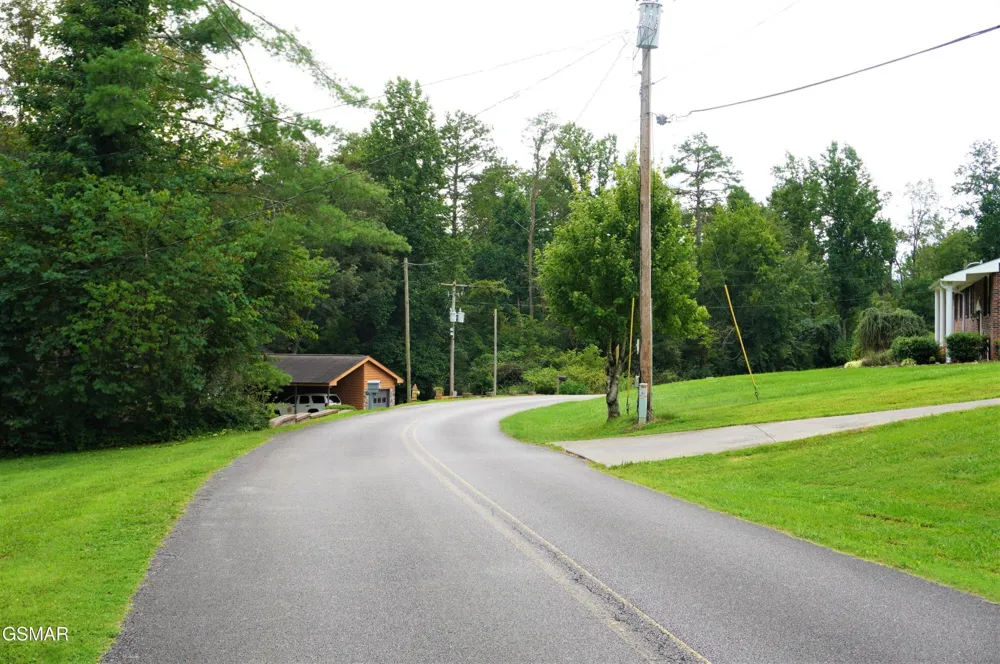 12 Golf Course Road Newport, TN 37821