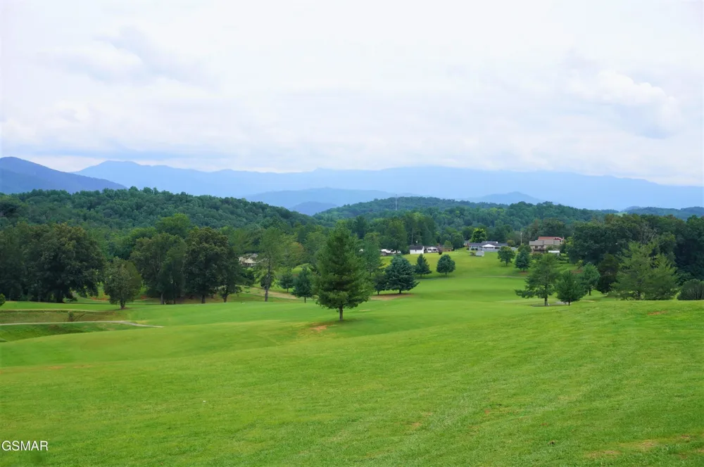 12 Golf Course Road Newport, TN 37821