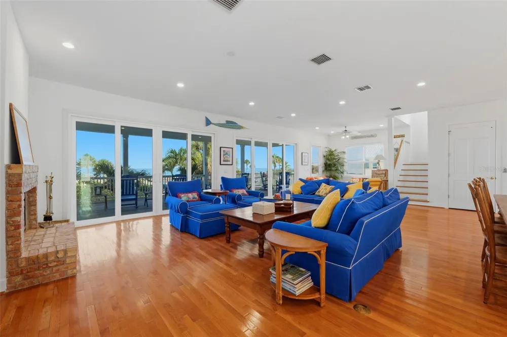 106 2ND AVENUE St Pete Beach, FL 33706
