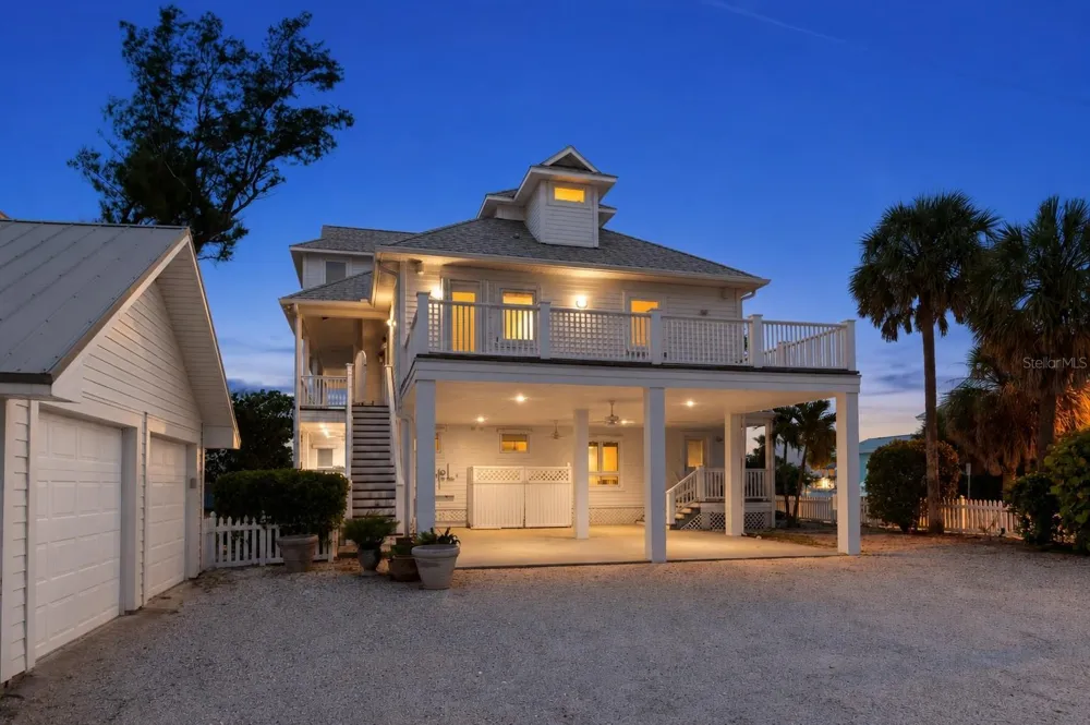 106 2ND AVENUE St Pete Beach, FL 33706