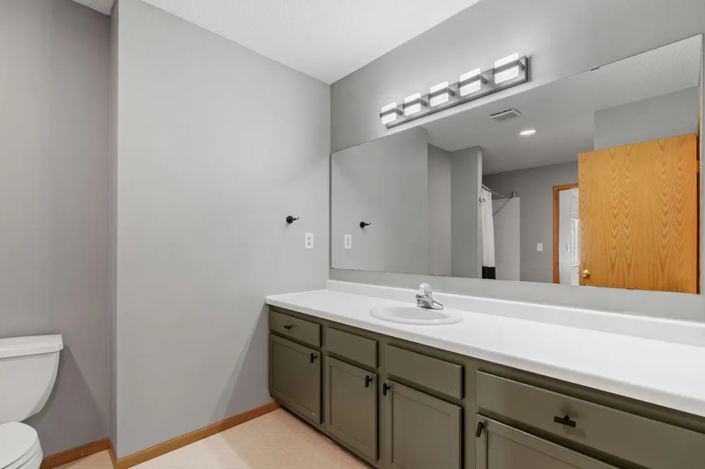 1416 Mcandrews Road E Burnsville, MN 55337