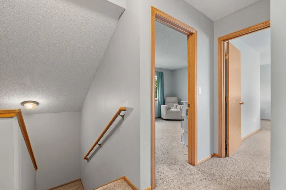 1416 Mcandrews Road E Burnsville, MN 55337