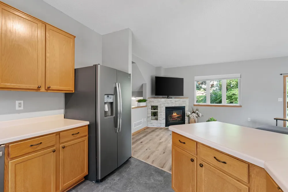 1416 Mcandrews Road E Burnsville, MN 55337