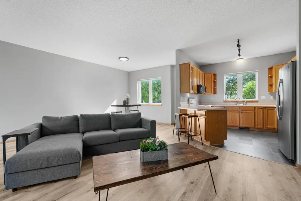 1416 Mcandrews Road E Burnsville, MN 55337