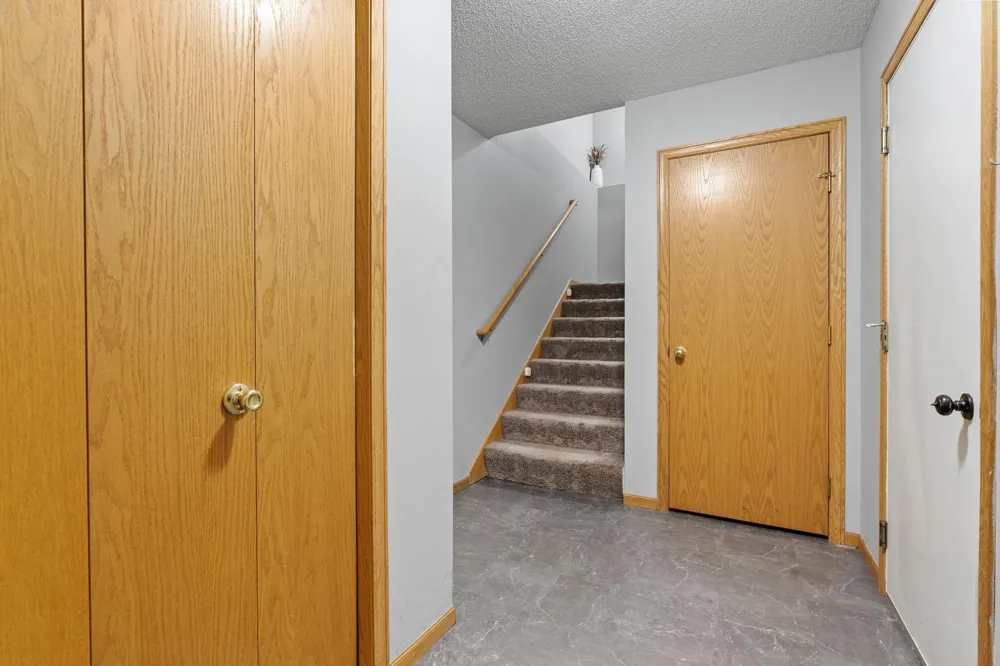 1416 Mcandrews Road E Burnsville, MN 55337