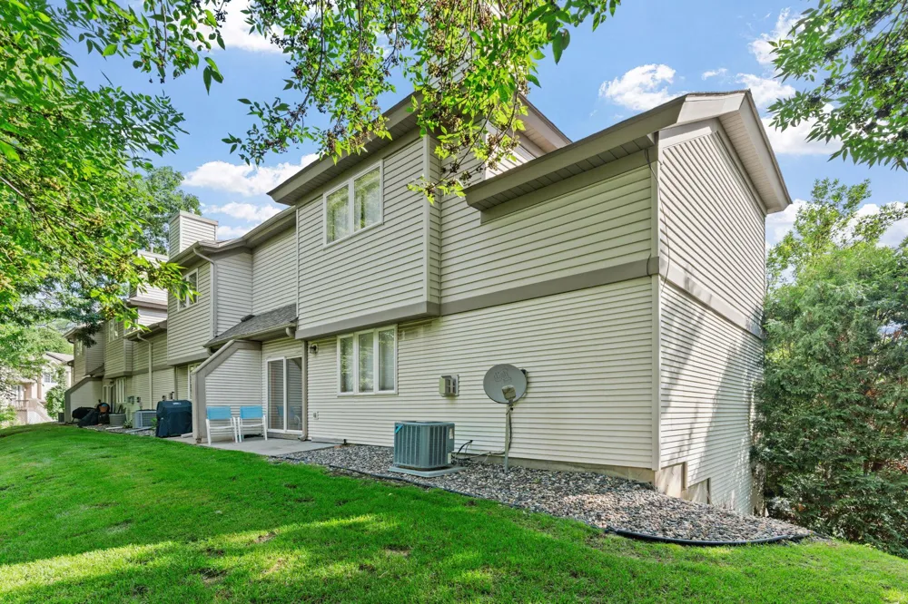 1416 Mcandrews Road E Burnsville, MN 55337