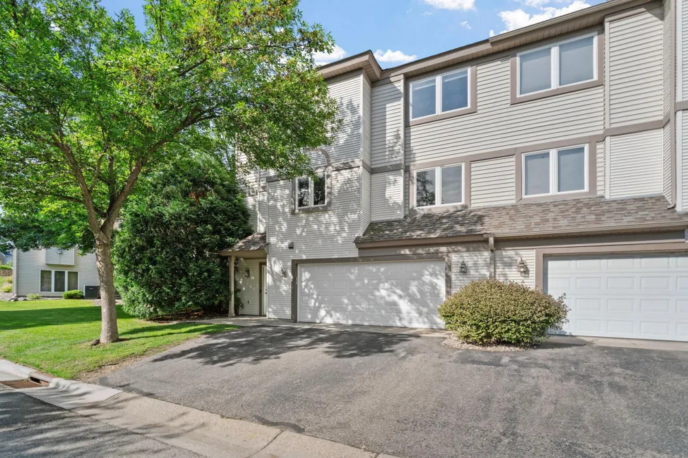 1416 Mcandrews Road E Burnsville, MN 55337