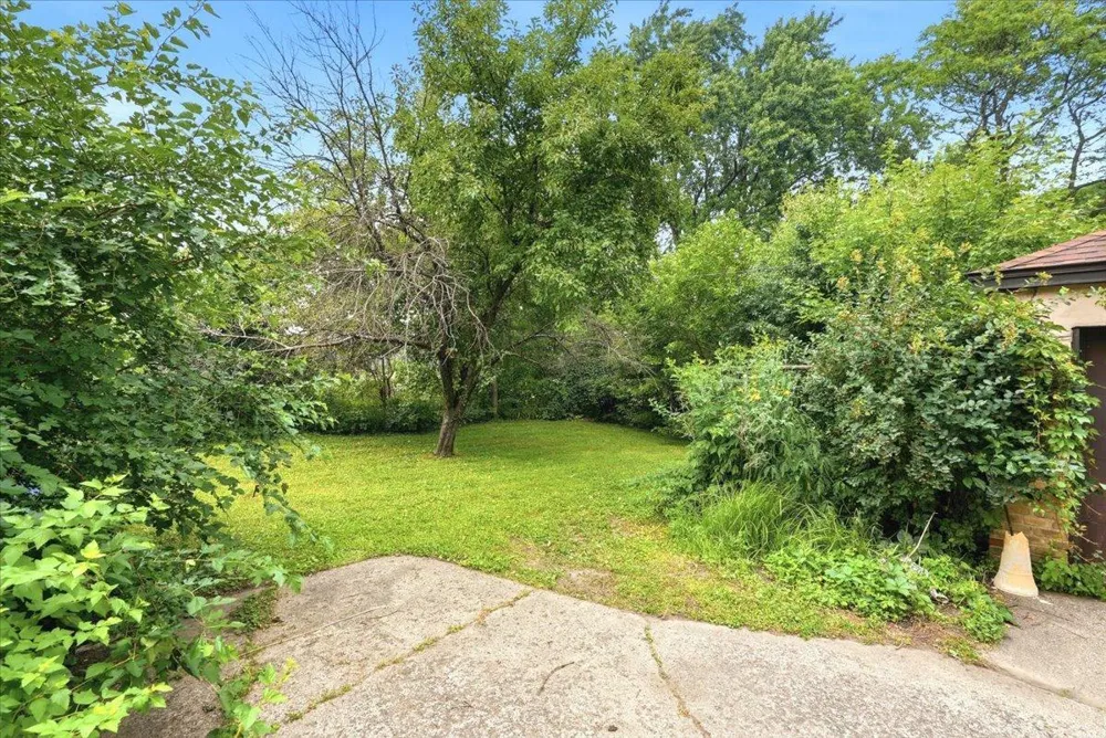 1907 Snelling Avenue Falcon Heights, MN 55113