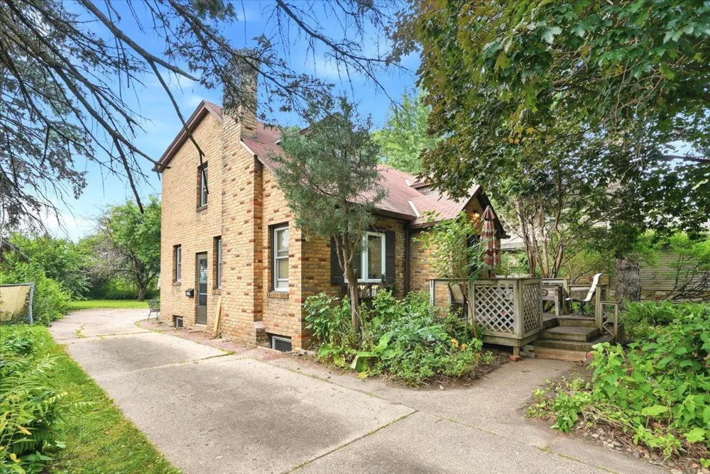 1907 Snelling Avenue Falcon Heights, MN 55113