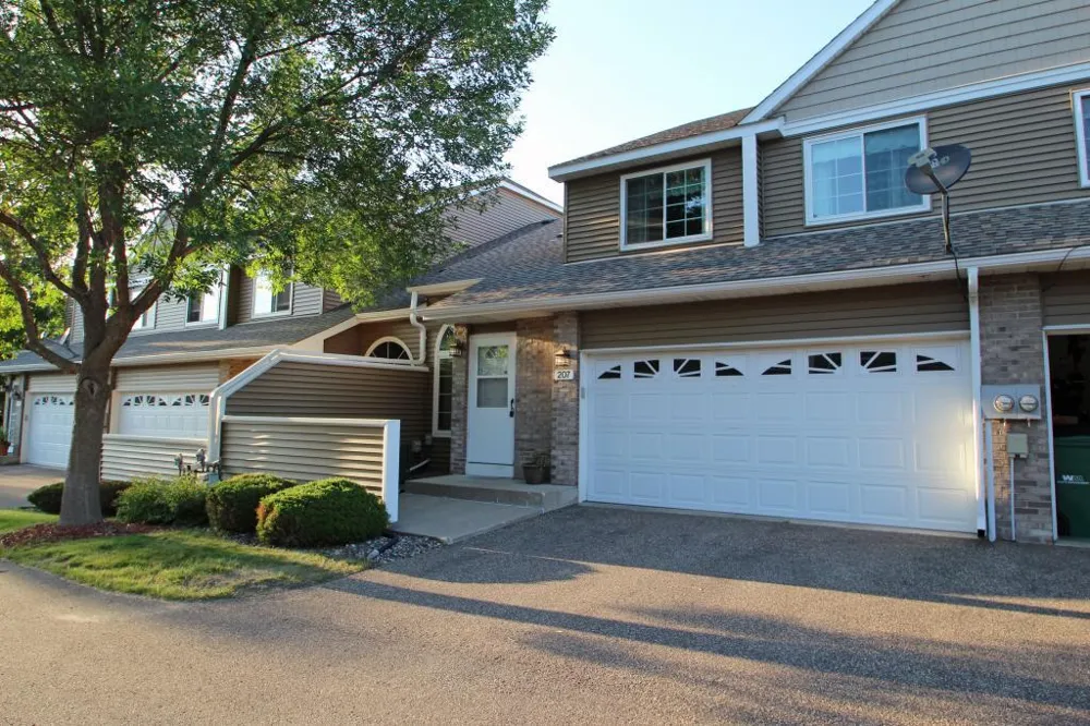 207 Primrose Court Vadnais Heights, MN 55127