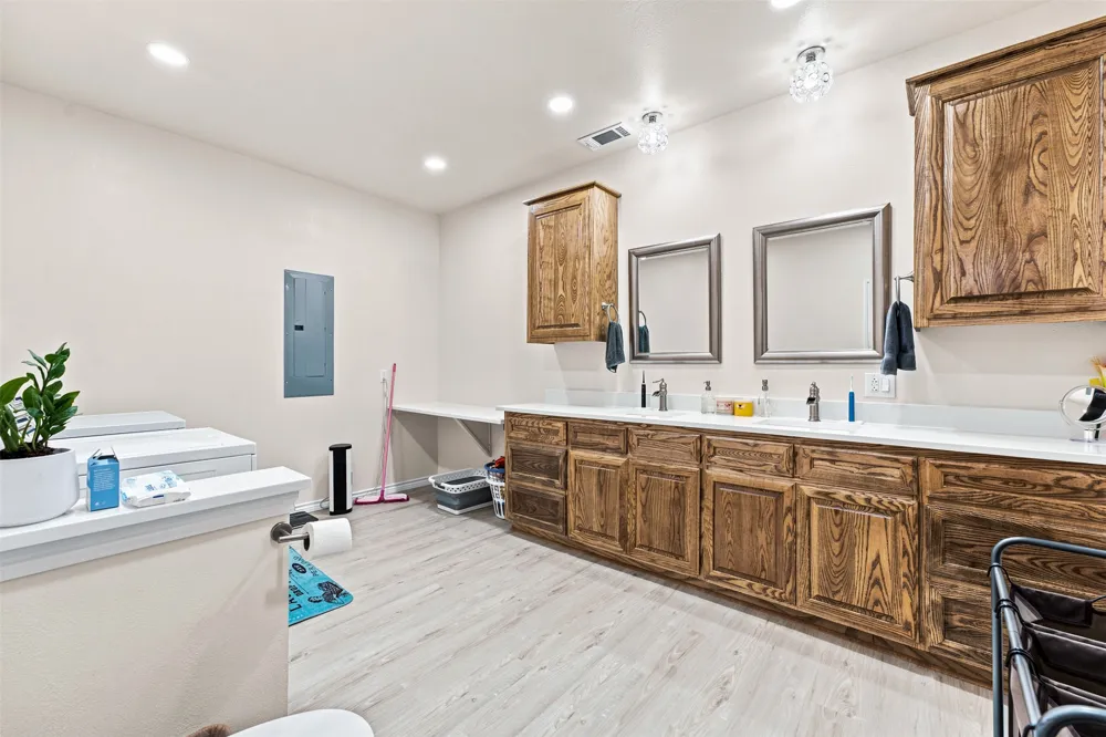 211 County Road 1511 Morgan, TX 76671
