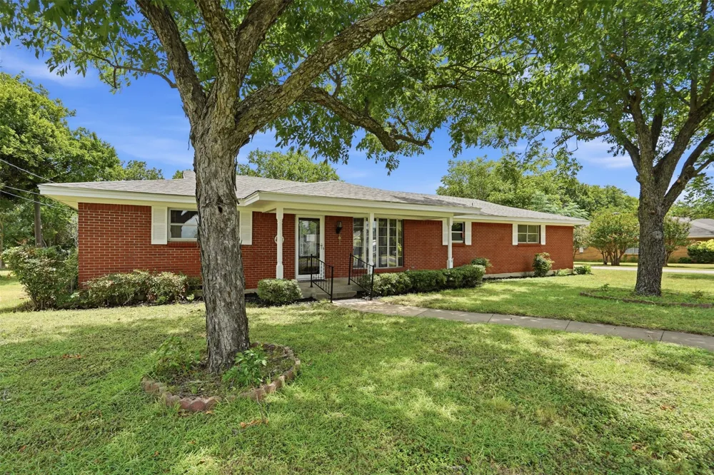 206 Mcanear Street Cleburne, TX 76033