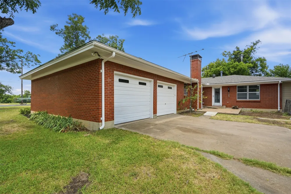 206 Mcanear Street Cleburne, TX 76033
