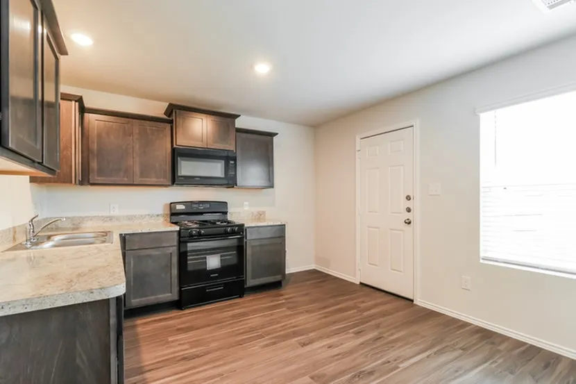 506 Sussex Place Everman, TX 76140