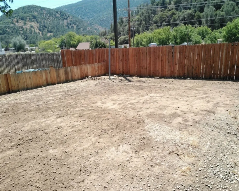 412 Border Frazier Park, CA 93225