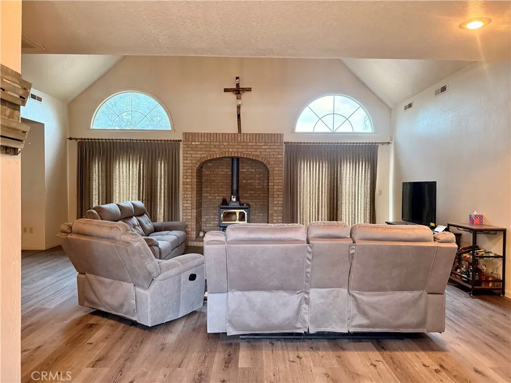 4985 Owens Creek Catheys Valley, CA 95306